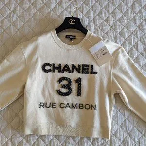 CHANEL 31 RUE CAMBON クロップドスウェット CHANEL 31 RUE CAMBON クロップドスウェット - メルカリ